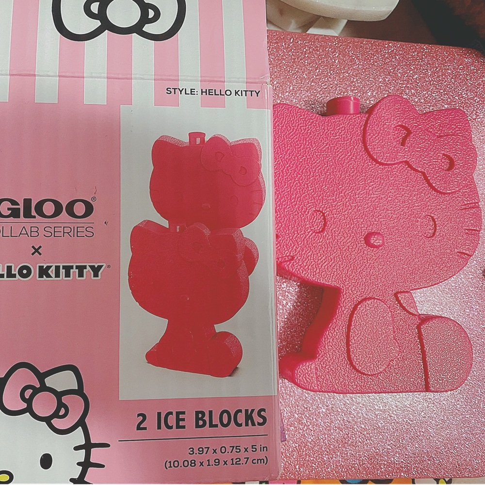 Hello Kitty x Igloo 2 blocked ice